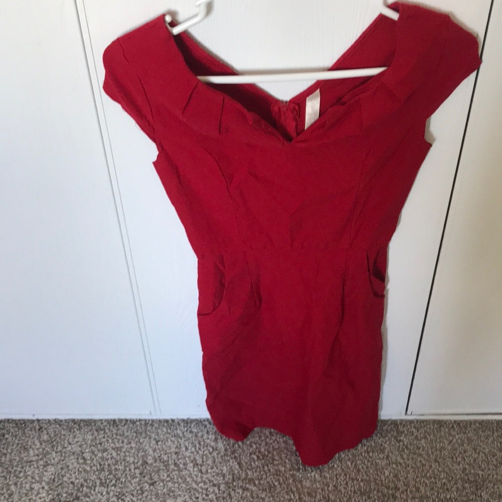 Small Red slimming dress with pockets